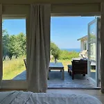 Boutique With Sea View In Vang בית נופש