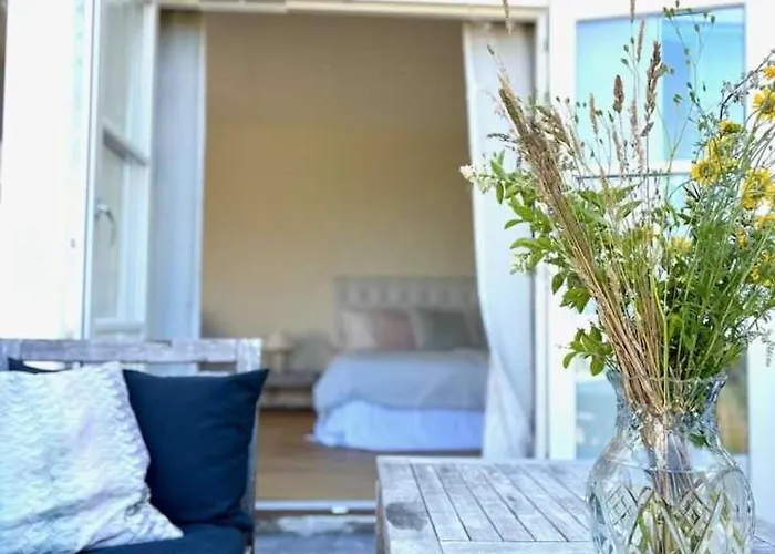 Boutique With Sea View In Vang הסלה
